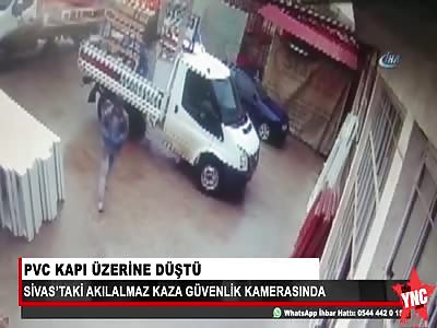 in turkey a man gets hit in the head when pvc door frames fall on to him