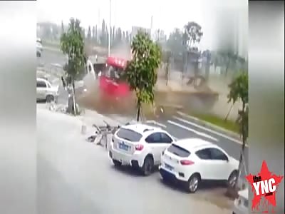 sanitation driver  died in A terrible accident in Guangdong   