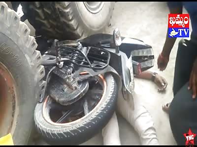 A man was killed in a collision with a two-wheeler @0:24 mark in Khammam 