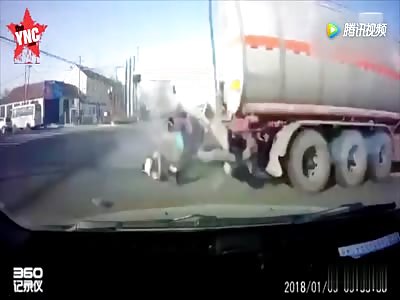 man dies by a truck in  Guangdong 