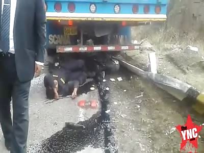 Police man on a motorcycle dies after hitting by a trailer in Otuzco,Peru