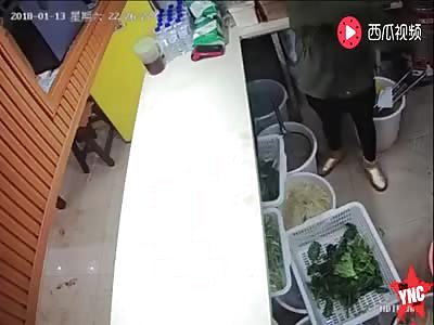 customers give  female restaurant owner a beating and no one helps her