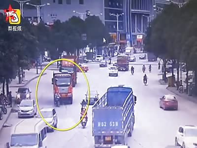 motorbike gets knocked down by a truck in Guangxi
