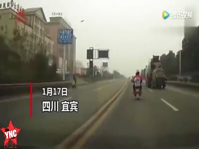 man is crushed by a Concrete truck in  Sichuan
