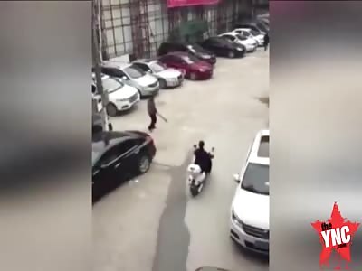 a Middle-aged uncle died after a fight on the street with a youth armed with his ancient knife