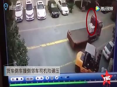 man is crushed by a  reversing truck in   Rui'an City