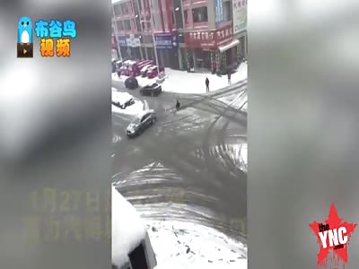 playing games in the snow  goes very wrong in Jiangsu