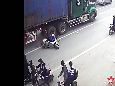 accident in  Vietnam  youth crushed by truck @0:44