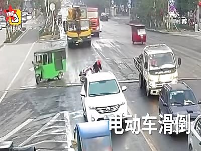 woman gets knocked down twice in Pingyang