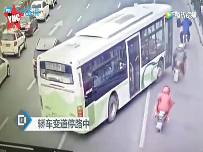 man gets crushed in Shanghai 