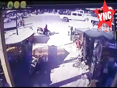 truck crashes into a car in Cambodia @0:25