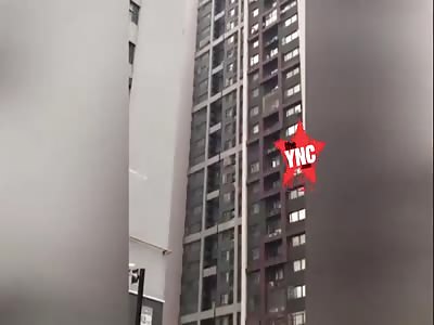 possible suicide man  falls from 33-storey floor in Zhengzhou
