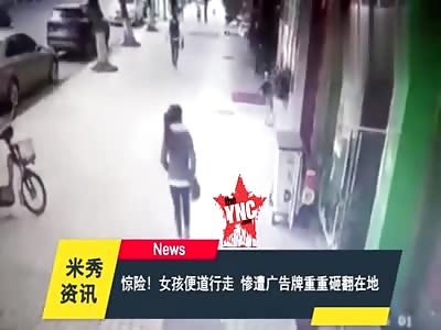 a roof fell on to a woman in shandong
