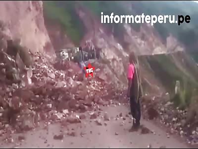 @0:50 [up close version] suicide Woman dies crushed by avalanche in Cusco,Peru