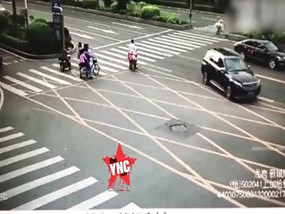 two are hit om the zebra crossing in Shenzhen 