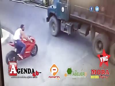  biker hits with a truck in Salcedo