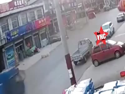 2 year old nearly crushed in  guangdong