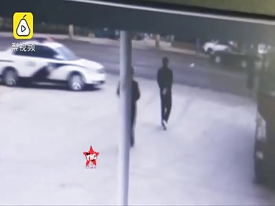 a man eager to go to work run over a police man in Dezhou 