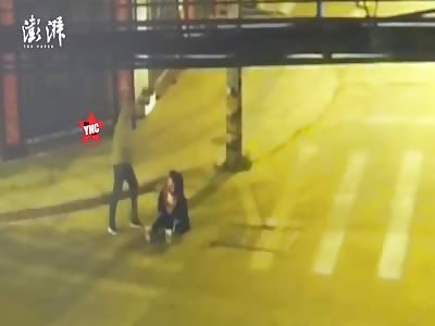  a man chased  a girl and then kicked her in the face in Yangzhou, Jiangsu