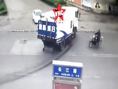  motorcycle driver gets a skull fracture in   Anhui Huainan, Yuanzhuang City, Panji District, Changjiang Road 