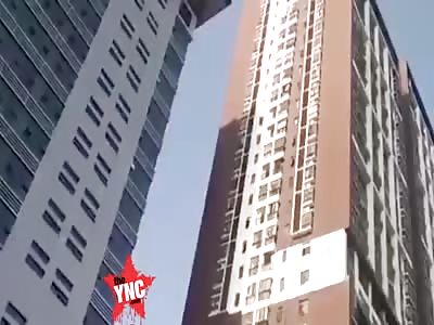man jumps of the  32nd floor near Nanning Xianhu Chinese Medicine Hospital in Nanning