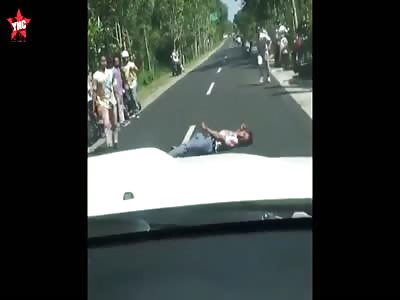 Student  has a Seizure in the Middle of the Road in Malang