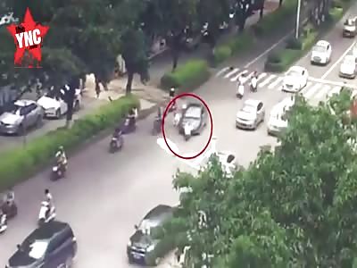 zebra crossing accident   on the Yintong Road in Liuzhou City, Guangxi