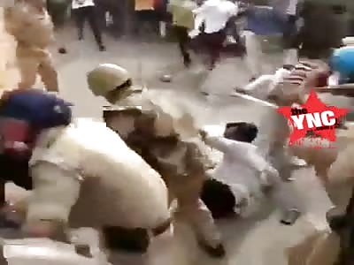 Police beat up Students in Uttar Pradesh
