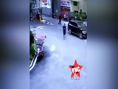 man was crushed by a car in  Hunan there was no escaping 