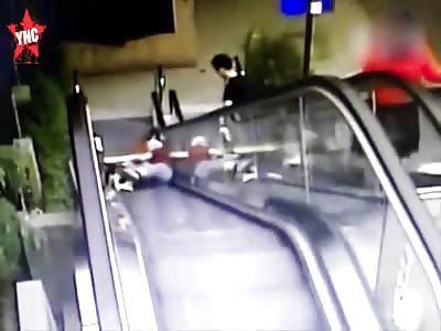 80-year-old husband and wife fall down elevator in Hangzhou