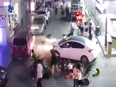  a woman with her baby dragged under a car in Guangdong