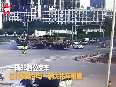 1 died when a crane crashed into the number 83 bus in Haikou City