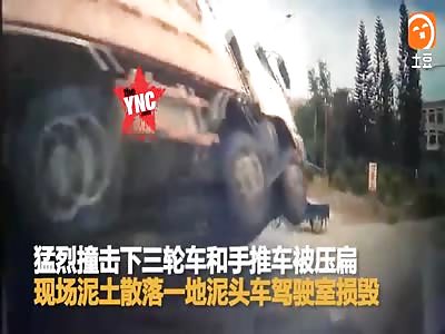 accident in  Guangdong two get crushed by a truck