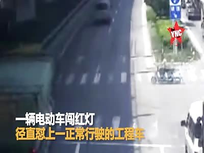 man crushed  by a truck  in Ningbo, Zhejiang Province