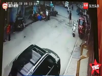 man killed by a suv  in Yancheng in Wulie Township, Dongtai City.