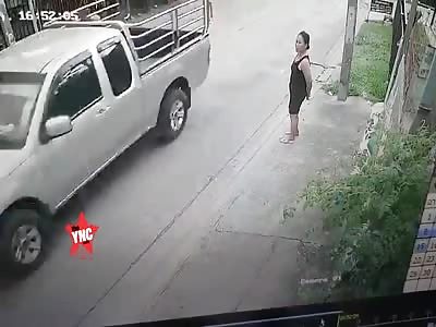 lady escapes death at in Thailand 