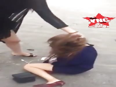 beautiful woman in  Guangdong is beaten up