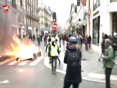  a Starbucks coffee attacked in Paris today on the zebra crossing by the Yellow vest' protesters 