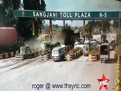 accident at Sangjani Toll Plaza in Islamabad  due to break fail 