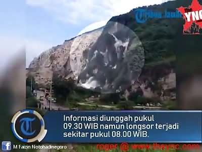  landslide cliff accident in Gunung Kapur in Puger Wetan Village, Puger District the victims in the video have not been found.