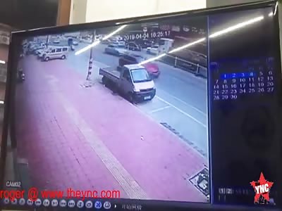 a man gets his head crushed in Guangdong 