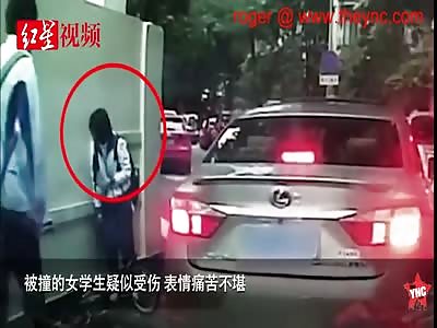 car door opening accident in Guangdong