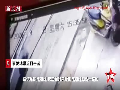 7-year-old kid ran out into the road and was crushed in Guangdong 