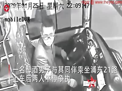 idiot passenger on the Shanghai Pudong No. 21 bus