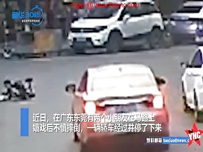 Wei Mou crushed a 2-year-old girl in his car in Guangdong