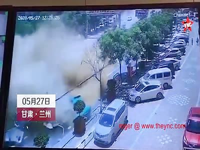  2 people were killed in a truck accident in Gansu