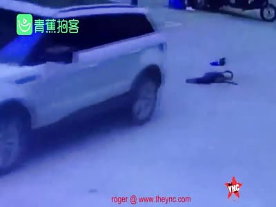 2-year-old boy was run over by a SUV in Zhejiang