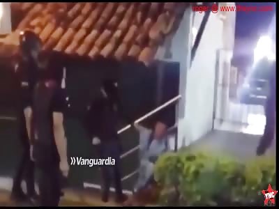 vigilantes beat up a man in Colombia