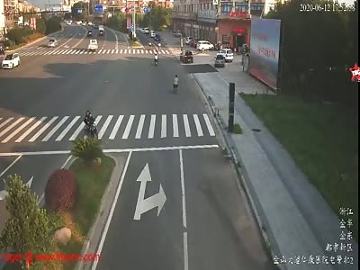 bikes collide into each other in Guangdong