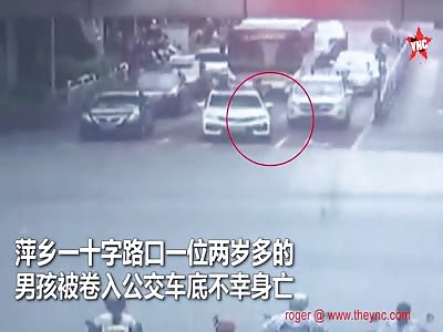 a two-year-old boy was crushed by a bus and died in Jiangxi